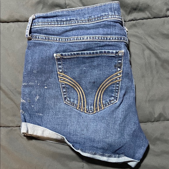 Stylish Blue Denim Shorts with Embroidery - Picture 4 of 4